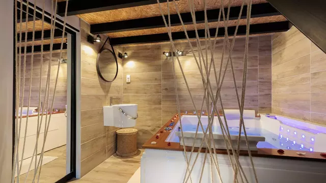 Suite Arenas : la grande balnéo jacuzzi
